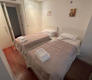 Nino Jesus Cama Y Desayuno | Habitación amplia con baño a 5 min Retiro