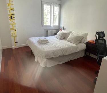 Nino Jesus Cama Y Desayuno | Habitación amplia con baño a 5 min Retiro