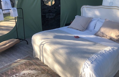 Velada Cabina | Habitación Burbuja Doble con Vistas al Campo y Piscina