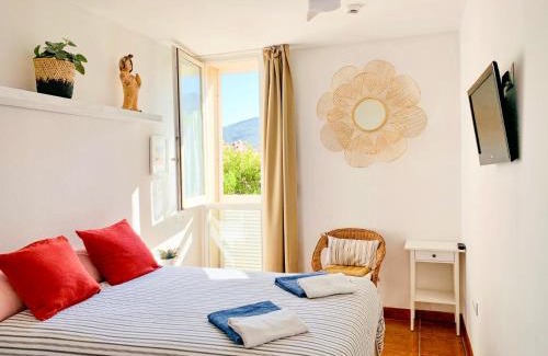 Cadaqués Casa | Habitación céntrica con Aire Acondicionado Baño privado Nevera