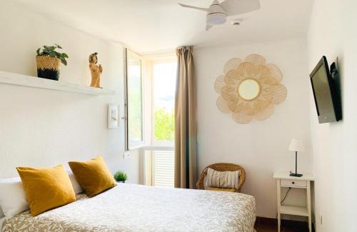 Cadaqués Casa | Habitación céntrica con Aire Acondicionado Baño privado Nevera