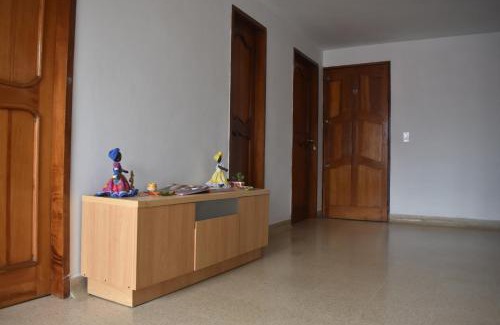 La Ceja Casa | Habitación con cama nueva doble y balcon privado cerca del parque principal