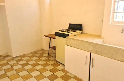 Atlixco Casa | Habitación privada en edificio céntrico (amarillo)