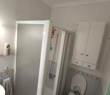 Novelda Casa | Habitacion Cama grande piso compartido 150x190 smart TV wifi baño compartido