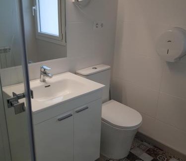 Vilanova de Sau Cabina | Habitacion en alojamiento turistico compartido con la amfitriona, estancias compartidas baño, terraza, cocina