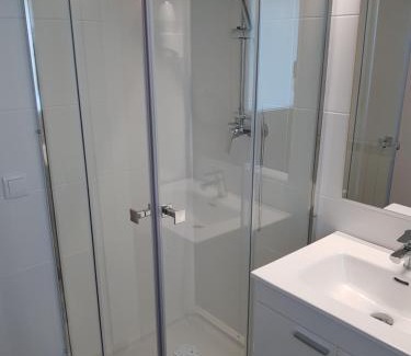 Vilanova de Sau Cabina | Habitacion en alojamiento turistico compartido con la amfitriona, estancias compartidas baño, terraza, cocina