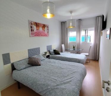 Camas Casa | Habitacion Familiar LOVELY SEVILLA con baño compartido