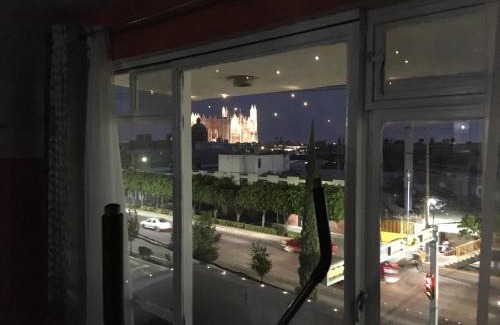 León Casa | Habitacion privada en Centro Lopez Mateos con Aire Acondicionado Oficina Estacionamiento