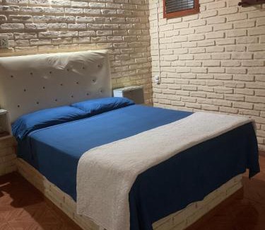 Salto Casa | Habitaciones amplias con baño y garage privado Motel Coloso