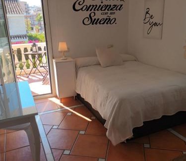 Almuñécar Casa | Habitaciones en Casa Céntrica con piscina