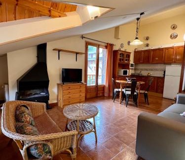 Setcases Apartamento | HABITATGE FAMILIAR DE CAN BOTA ESTUDI