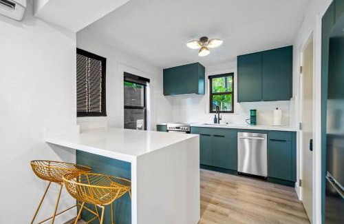 Flamingo Parks Apartamento | Hacienda Flamingo Unit 3 - Modern 1BR Hideaway with Double Queen Beds
