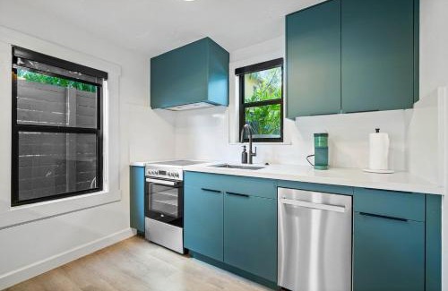 Flamingo Parks Apartamento | Hacienda Flamingo Unit 3 - Modern 1BR Hideaway with Double Queen Beds