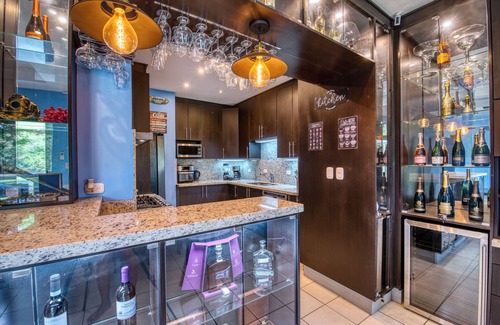 Playa Colorado Apartamento | Hacienda Iguana: Luxury Apartment with Pool & Golf