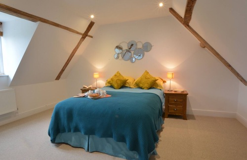 Blythburgh Cabaña | HADDON, BLYTHBURGH, family friendly, with pool in Reydon