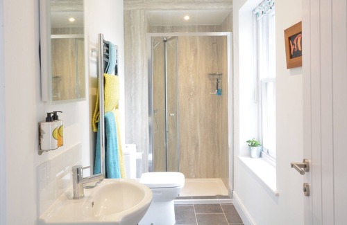 Blythburgh Cabaña | HADDON, BLYTHBURGH, family friendly, with pool in Reydon