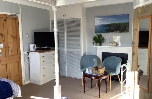 The Lizard Cama Y Desayuno | Haelarcher Farmhouse and Helicopter B&B