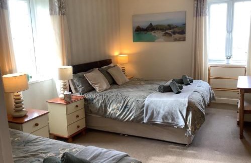 The Lizard Cama Y Desayuno | Haelarcher Farmhouse and Helicopter B&B
