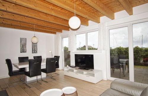 Monchgut-Granitz Casa | hafennahes Ferienhaus mit Terrasse und Meerblick - Ferienhaus TimpeTe Steuerbord