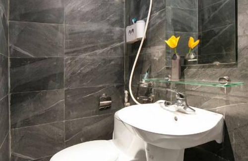 Dich Vong Hau Hotel | Hai Muoi Hotel & Apartment