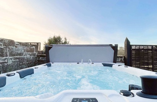 Egremont Casa | HAILE HALL - with HOT TUB - Private wing with 4 huge ensuite bedrooms