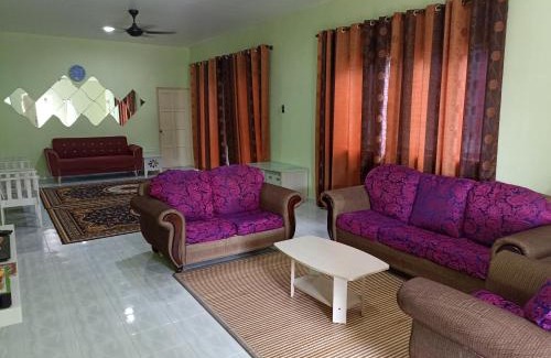 Kampung Bintong Casa | Hajjah Norma Homestay
