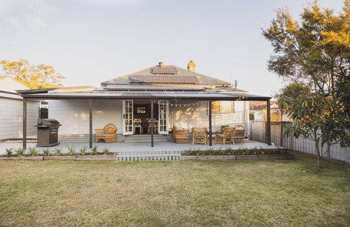 Cessnock Casa | Halcyon Days the perfect getaway, Sundays late check out, pet friendly!