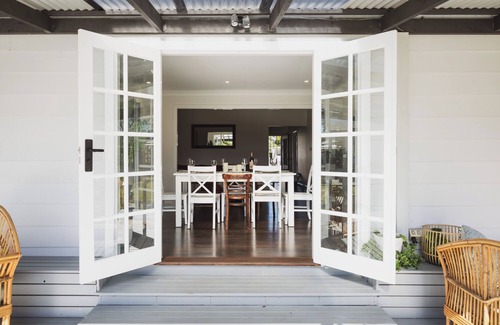 Cessnock Casa | Halcyon Days the perfect getaway, Sundays late check out, pet friendly!