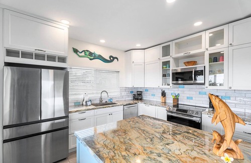 Kona Palisades Casa | HALE LIO KAI: GORGEOUS HOME WITH POOL, HOT TUB & STUNNING OCEAN/SUNSET VIEWS
