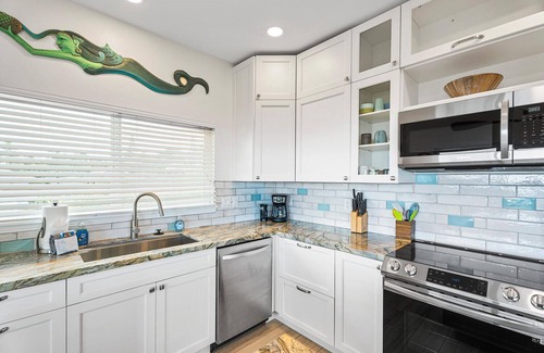 Kona Palisades Casa | HALE LIO KAI: GORGEOUS HOME WITH POOL, HOT TUB & STUNNING OCEAN/SUNSET VIEWS