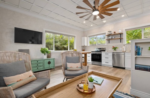 Kailua Casa | Hale Oahu Cottage by Avantstay Stunning Beachfront Estate!