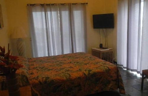 Captain Cook Casa | HALE POHAKU HOUSE OF ROCK
