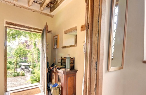 Hales Casa | Hales Hall, The Gatehouse & The Cottage