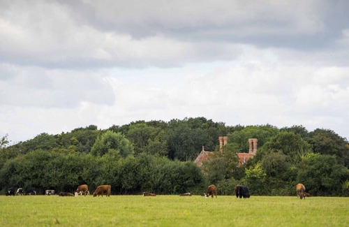 Hales Casa | Hales Hall, The Gatehouse & The Cottage