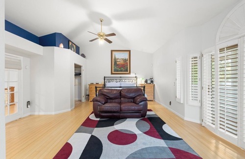Alhambra Otro | Half Acre Spacious 5-bedroom 4 bath farmhouse with WiFi, AC in Phoenix with pool