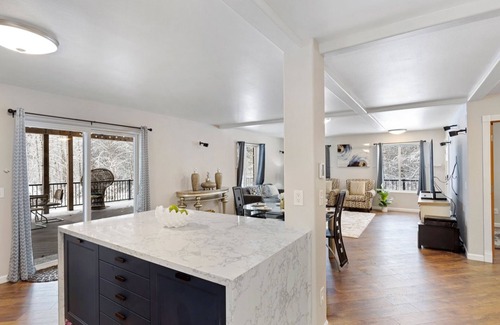 Echo Lake Casa | Half duplex with large deck, office, and master ensuite