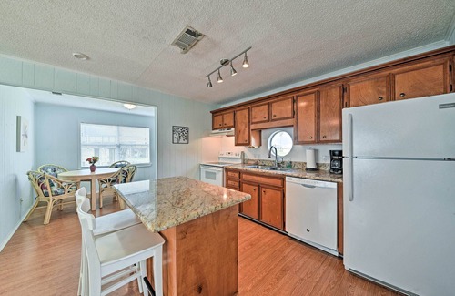 Terramar Beach Casa | 3BR Home w / Large Deck - ¡Camina hasta Terramar Beach!
