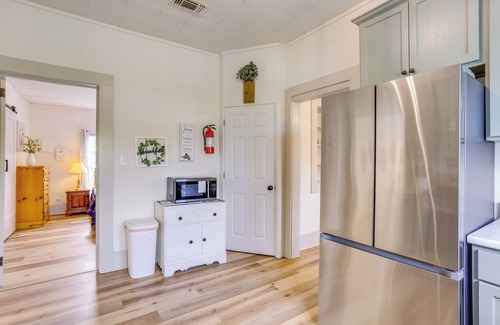 Lufkin Cabaña | Half-mi to Dtwn Lufkin: Charming & Spacious Home!