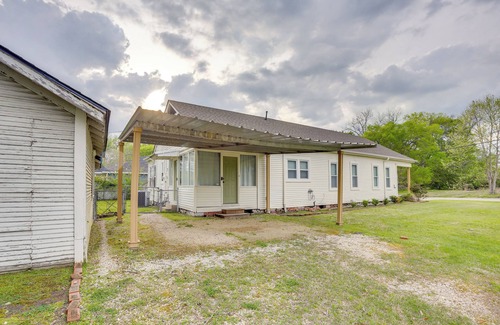 Lufkin Cabaña | Half-mi to Dtwn Lufkin: Charming & Spacious Home!