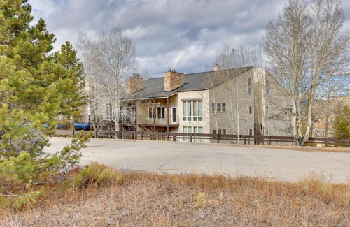 Silvercreek Casa | half Mi to Granby Ranch Townhome with Fireplace!