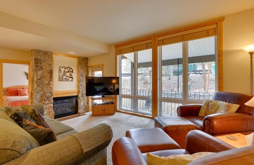 Silvercreek Casa | half Mi to Granby Ranch Townhome with Fireplace!