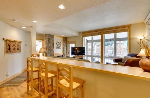 Silvercreek Casa | half Mi to Granby Ranch Townhome with Fireplace!