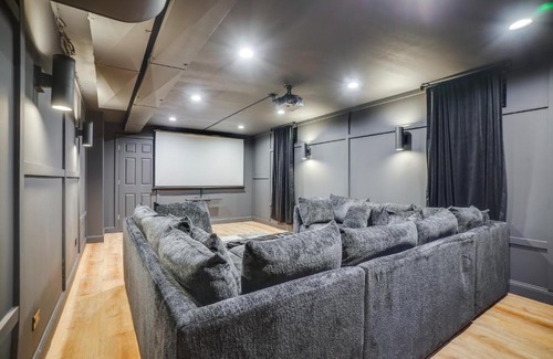 Lake Geneva Casa | half Mi to Lake Geneva Home with Game Room