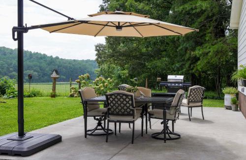 Blairsville Casa | half Mi to Lake Nottely Blairsville Home with Patio!