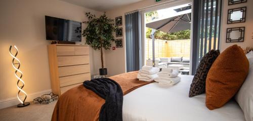Eastbourne Apartamento | Half Moon Luxury One bedroom - Spacious APT Romantic Getaway with a hot tub, 5 min away from Eastbourne centre , free parking