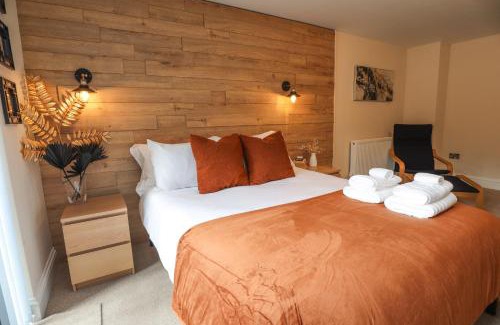 Eastbourne Apartamento | Half Moon Luxury One bedroom - Spacious APT Romantic Getaway with a hot tub, 5 min away from Eastbourne centre , free parking