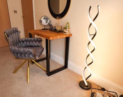 Eastbourne Apartamento | Half Moon Luxury One bedroom - Spacious APT Romantic Getaway with a hot tub, 5 min away from Eastbourne centre , free parking