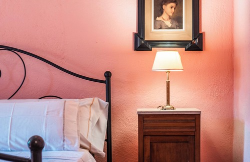 Zona LVIII Prima Porta Cama Y Desayuno | Half Moon Room in Domus Anson Silj, your stay in an oasis of tranquility