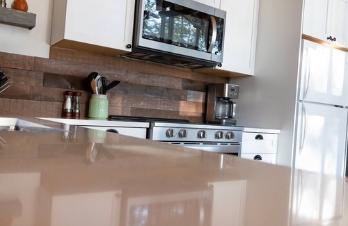 Highlands East Cabaña | Haliburton Highlands Forest Escape