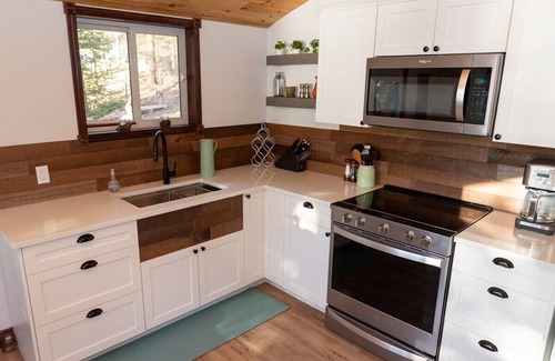 Highlands East Cabaña | Haliburton Highlands Forest Escape